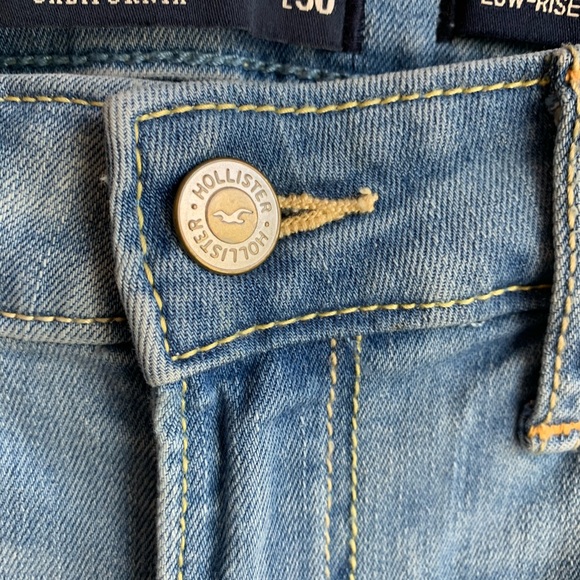 Hollister Light Wash Low-Rise Distressed Super Skinny Jeans - Picture 5 of 5